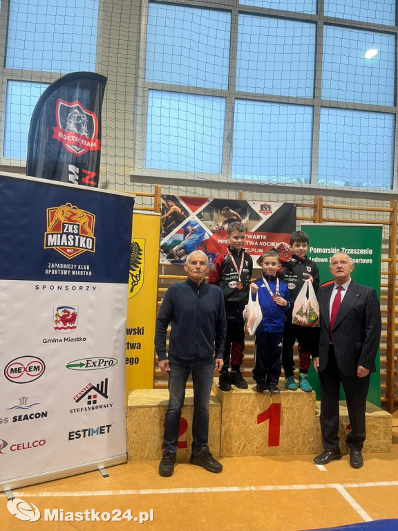 Trzy złote medale dla zapaśników z Miastka. ZKS wraca bez porażki