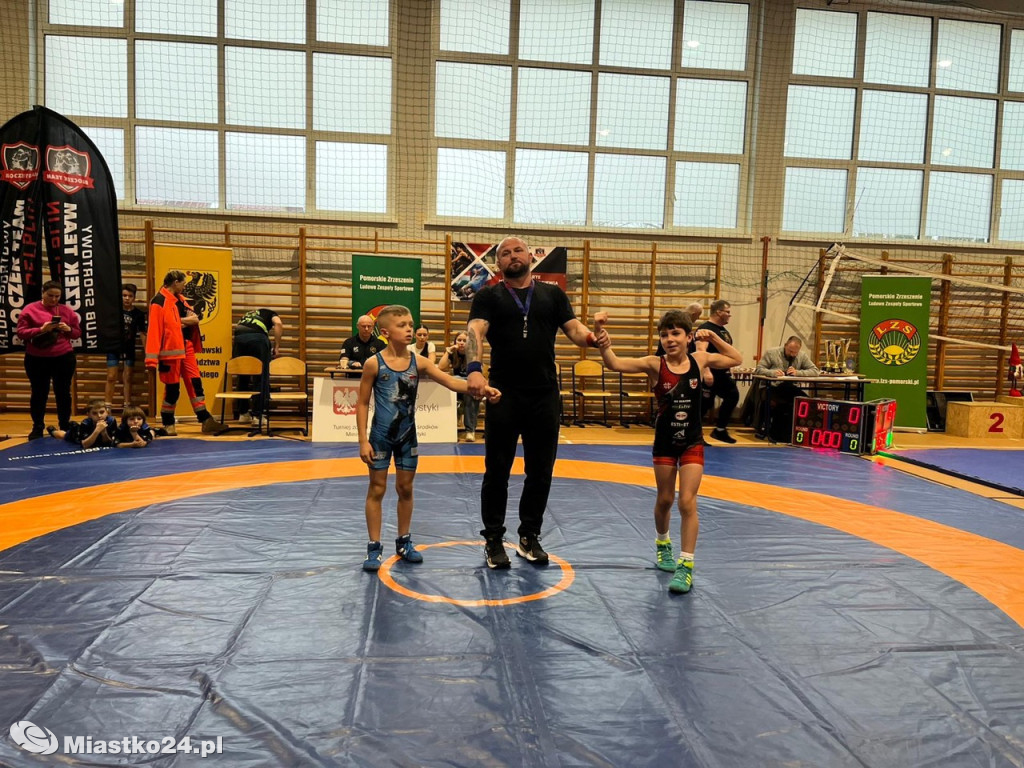 Trzy złote medale dla zapaśników z Miastka. ZKS wraca bez porażki