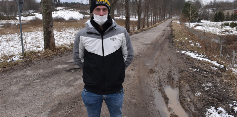 Sołtys Ról Kamil Rudnik może być zadowolony. Droga zostanie zmodernizowana