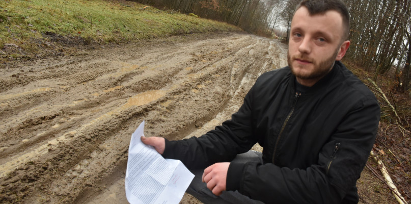 Krystian Pawlik twierdzi, że droga przypomina tor do jazdy off roadowej