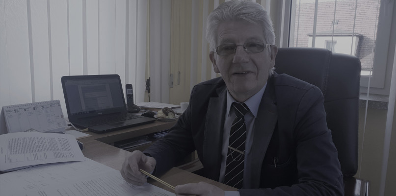 Wójt Jerzy Bajowski miał 66 lat