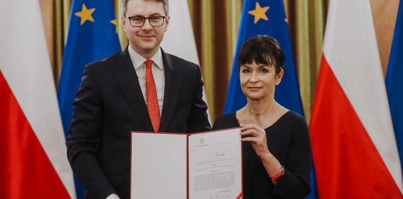 Renata Kiempa jest absolwentką Collegium Humanum, szkoły nazywanej kuźnią kadr PiS. Na zdjęciu z rzecznikiem rządu Piotrem Mullerem