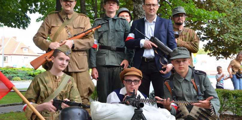 Burmistrz Witold Zajst i miasteccy "powstańcy"
