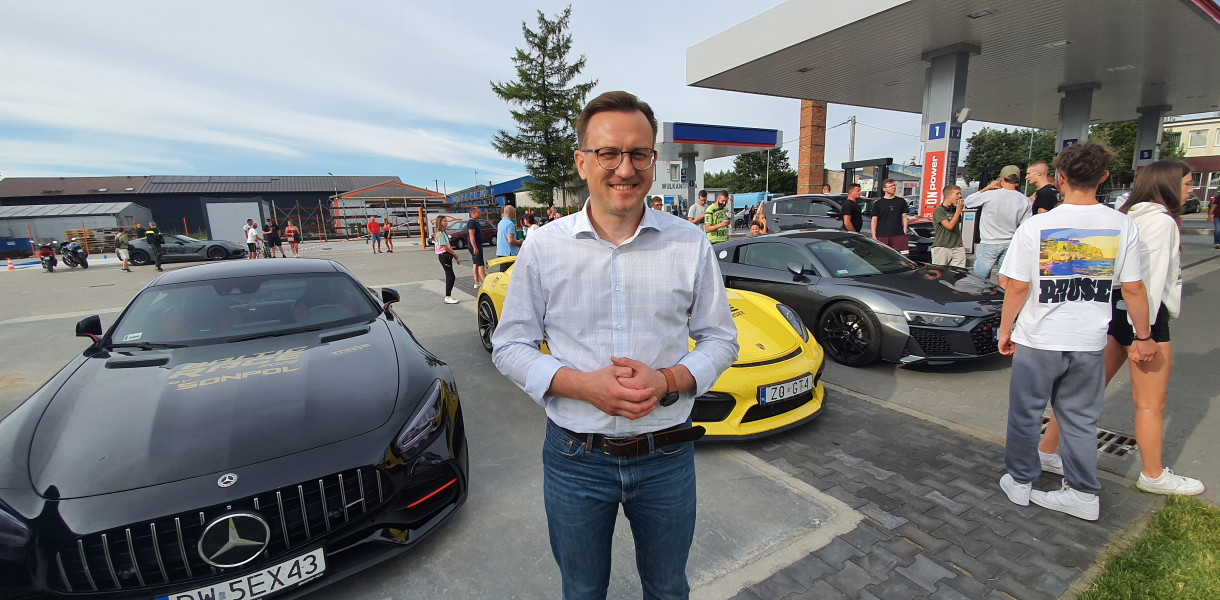 Witold Zajst zaczął rządy od nawiązania kontaktów z przedsiębiorcami. Już dwukrotnie brał udział w takich spotkaniach w sąsiednim Bytowie, gdzie firmy produkcyjne narzekają na brak miejsc do inwestycji i ograniczoną ilość pracowników 