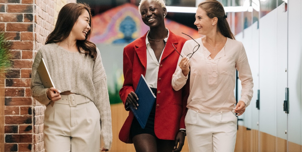 Sportowa Elegancja na Co Dzień - Jak Stworzyć Modny Look dla Kobiet