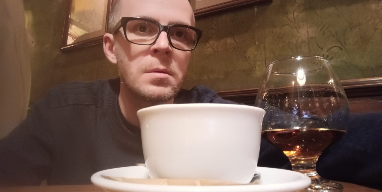 Dominik Radecki podczas pobytu w Ukrainie, m.in. w Charkowie