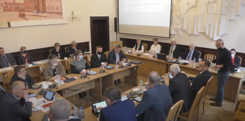 Andrzej Romanko prosił radnych o przedłużenie umowy dzierżawy sklepu przy ul. Koszalińskiej 24