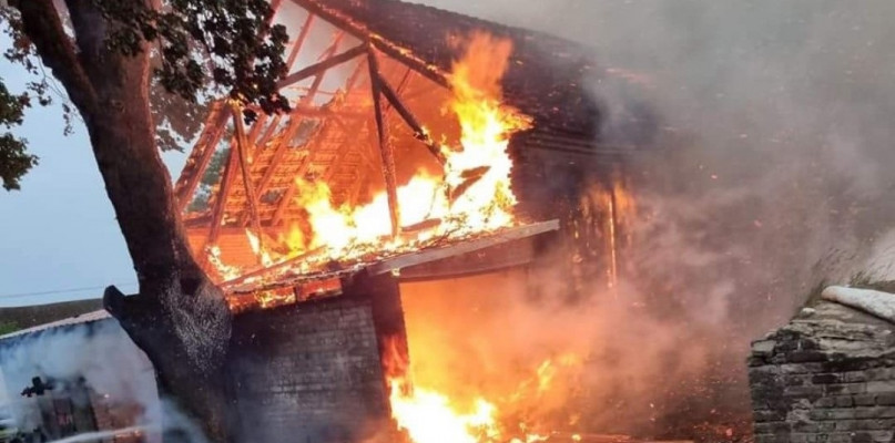 Pożar w gospodarstwie rodziny Karniewicz wybuchł 1 lipca, po uderzeniu pioruna 