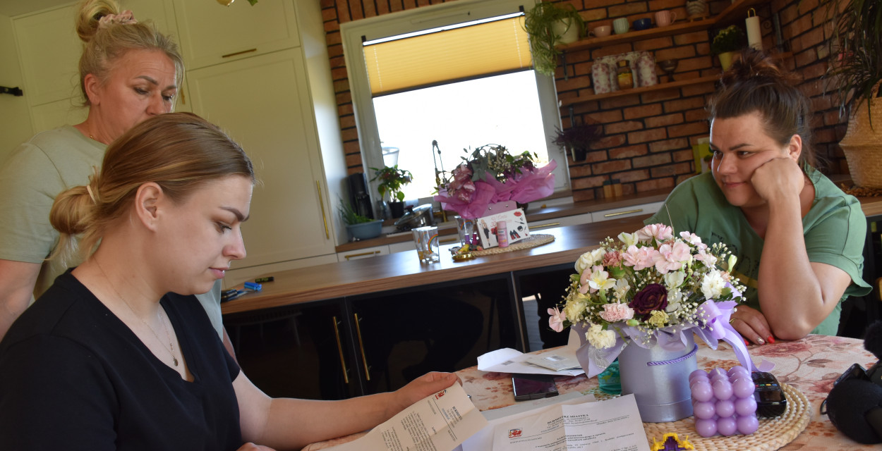 Urszula Miąskowska i Izabela Skiba - na tej działce ma powstać nowy dom, a za miedzą… fotowoltaika na 50 hektarach
