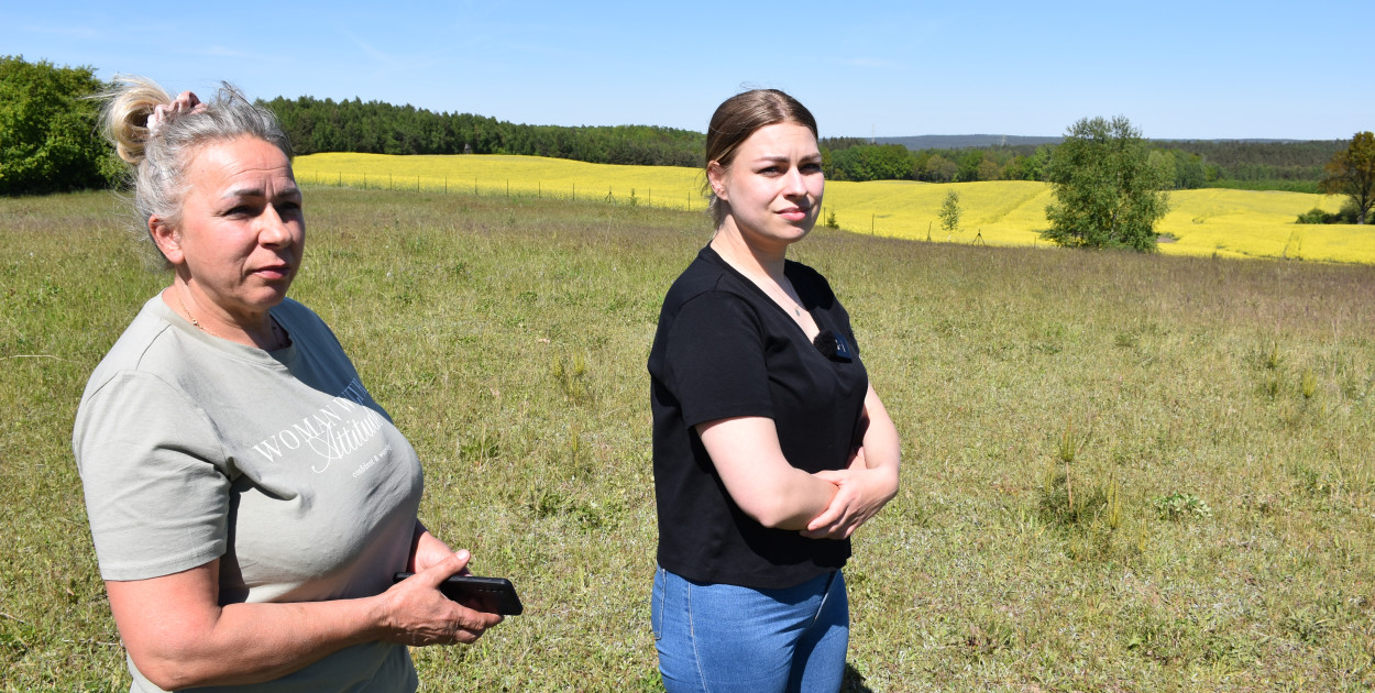 Urszula Miąskowska i Izabela Skiba - na tej działce ma powstać nowy dom, a za miedzą… fotowoltaika na 50 hektarach