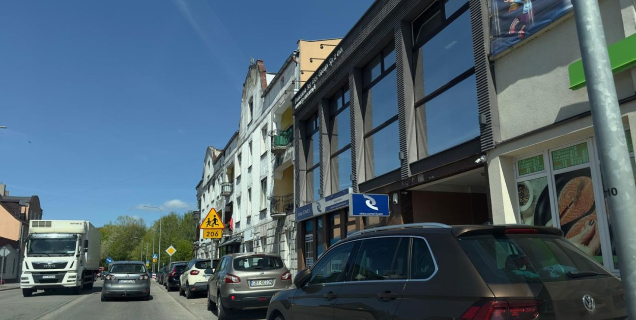 Według zgłaszającej firmowe auta zastawiają między innymi parking przy ul. Koszalińskiej
