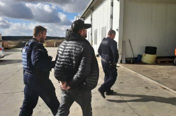 AKCJA policji na lotnisku w Pieniężnicy-206