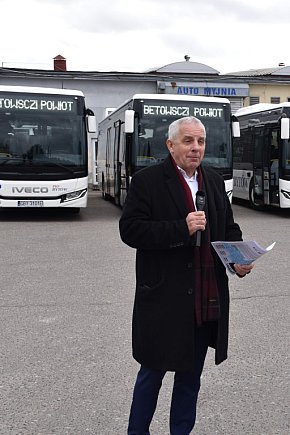 Autobusy z KPO. Samorządowców wiozła Andżelika Kąkol-251