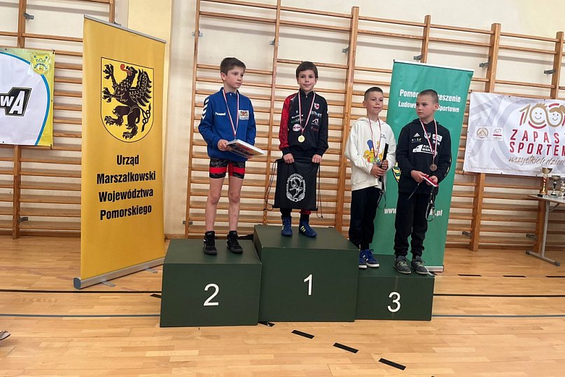 Zapaśnicy ze złotem! Trzy medale i tytuł najlepszego zawodnika