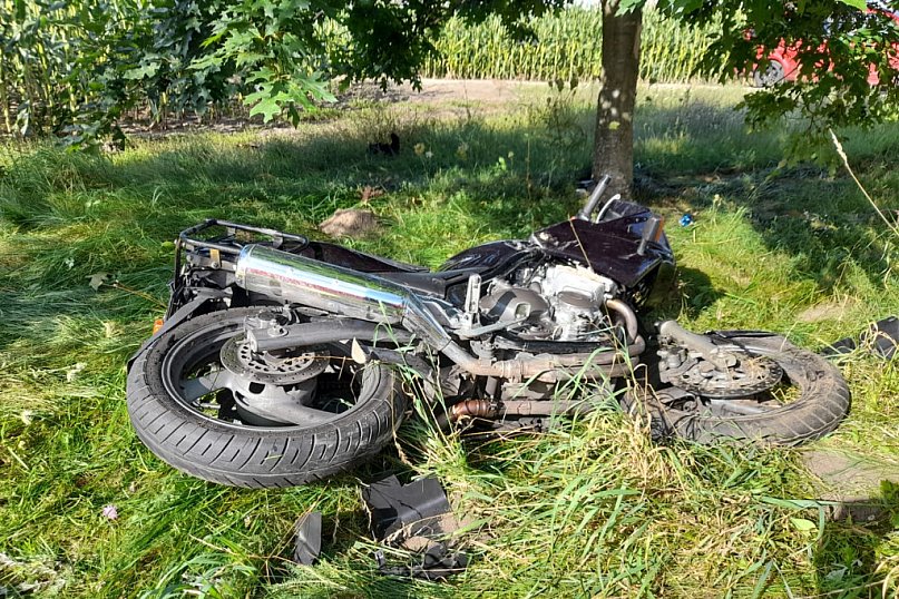 Tragiczna ŚMIERĆ motocyklisty z Miastka. Uderzył w drzewo