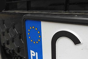 Rejestracja auta przez internet i koniec z przynoszeniem tablic. Rząd przyjął...-16096