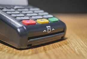 Zakaz sprzedaży i większy nadzór. Tych produktów nie kupią już nieletni-16115