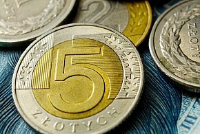 Setki tysięcy Polaków otrzymały nowe świadczenie. Co z resztą?-16165