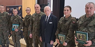 Spotkanie terytorialsów z komandorem Rakowskim - bohaterem Armii Krajowej-16208