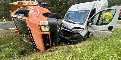 Zderzenie busów na DK-21. Jedna osoba W SZPITALU!-16270