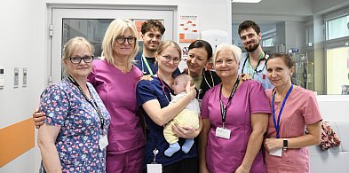 Staś opuścił szpital i trafił do rodziny zastępczej-16767