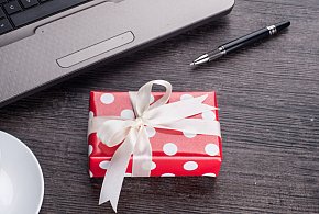 Świąteczna paczka może stać się problemem. Skarbówka patrzy z ukrycia-17248