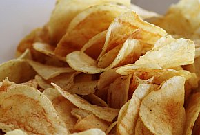 Podatek tłuszczowy uderzy w przekąski? Posłowie pokazują projekt-17367