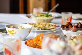 Polacy znów sięgną głębiej do kieszeni. Tyle wydają na świąteczne jedzenie-17385