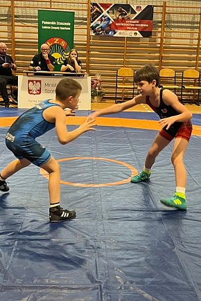 Trzy złote medale dla zapaśników z Miastka. ZKS wraca bez porażki-271