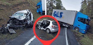 Czołowe zderzenie osobówki z ciężarówką na DK21. 20-latek trafił do szpitala