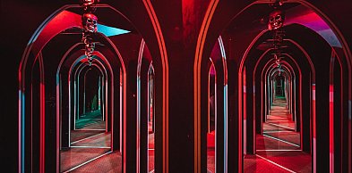 Zimowe odkrywanie emocji i iluzji w sercu Gdańska