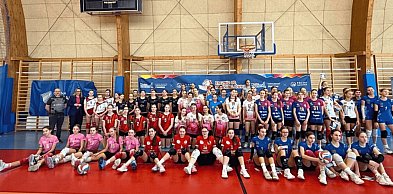 Miastko w czołówce turnieju w Kosakowie. Cztery zwycięstwa naszych siatkarek?