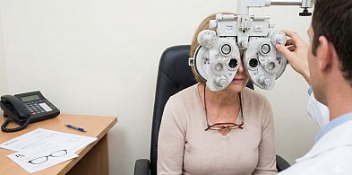 PIENIĄDZE NA LECZENIE nauczycieli w Miastku leżą na stole. Ponad 17 tysięcy-17578