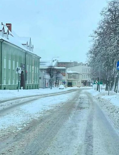 Niebezpieczeństwo na ulicy Dworcowej: Spór o odśnieżanie
