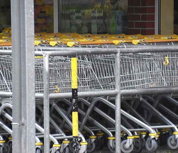 Czy 1 listopada zrobisz zakupy? Ten weekend zaskoczy wielu klientów-17014