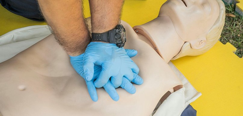Dlaczego szkolenia z pierwszej pomocy dla firm są tak ważne?