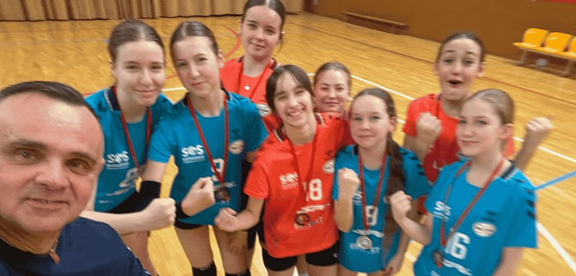 Złoto, srebro i brąz! Prawdziwy festiwal medali siatkarek UKS MORENA