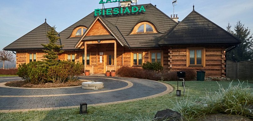 Komunia w restauracji czy w domu? Porównanie kosztów, organizacji i wygody