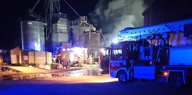 Pożar gospodarstwa w Chlebowie. Z żywiołem walczyło sześć zastępów straży! - 17178