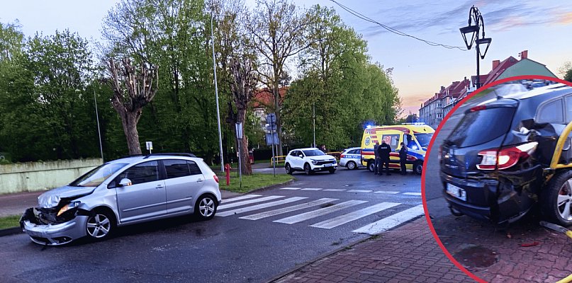 PILNE: Kolizja dwóch aut w Miastku. Zderzenie na skrzyżowaniu Koszalińskiej z Dwor