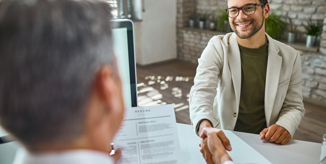 Jak agencja pośrednictwa pracy pomaga znaleźć pracę