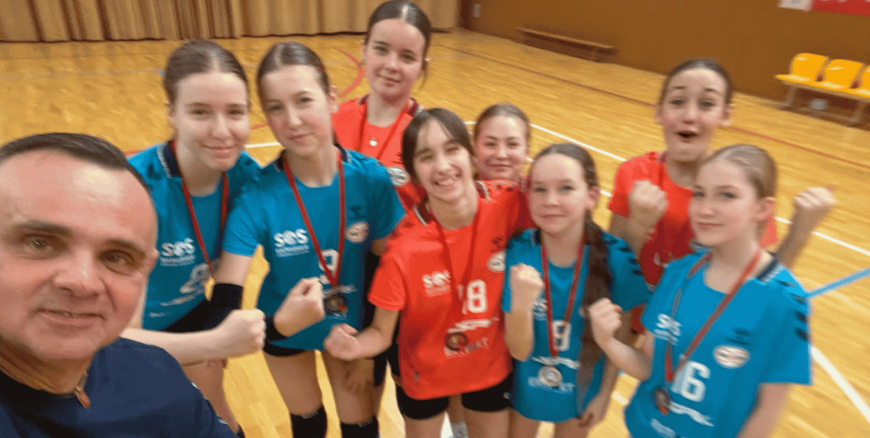 Złoto, srebro i brąz! Prawdziwy festiwal medali siatkarek UKS MORENA