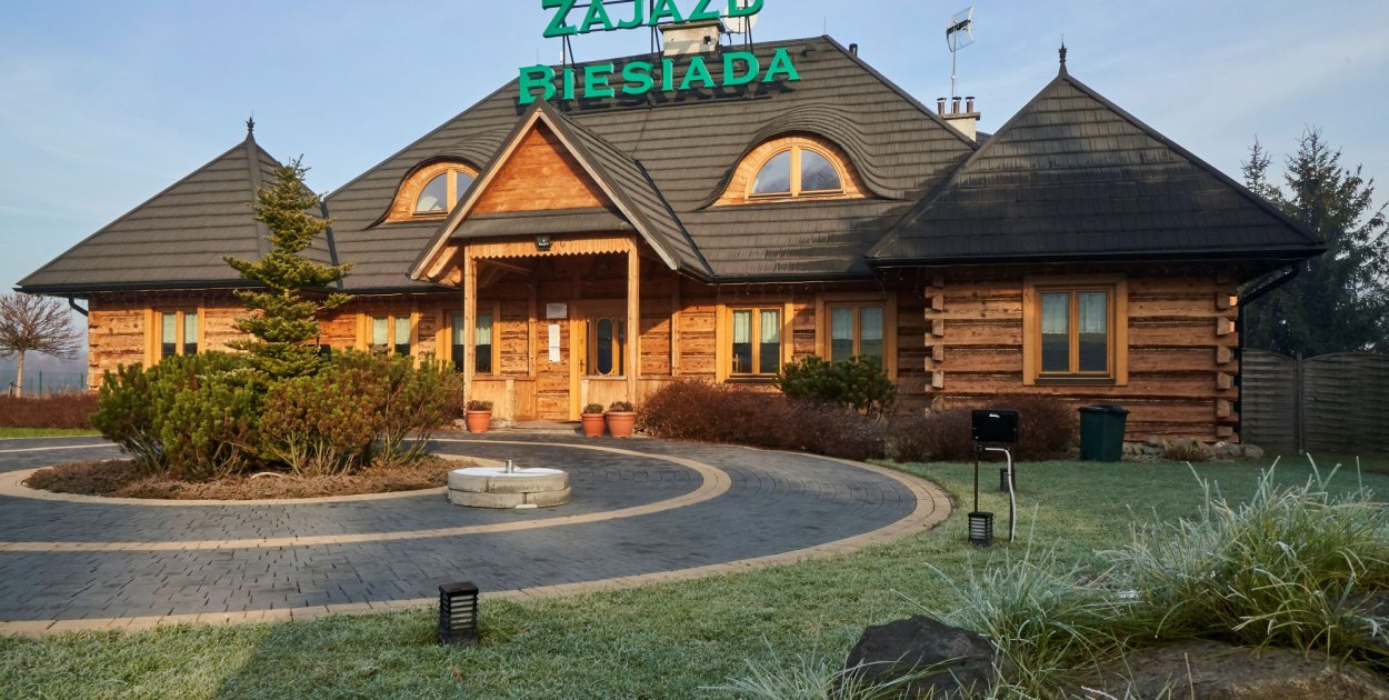 Komunia w restauracji czy w domu? Porównanie kosztów, organizacji i wygody